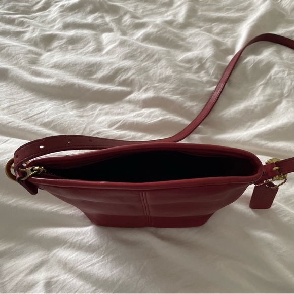 Elegant Red Leather Shoulder Bag - Picture 10 of 11